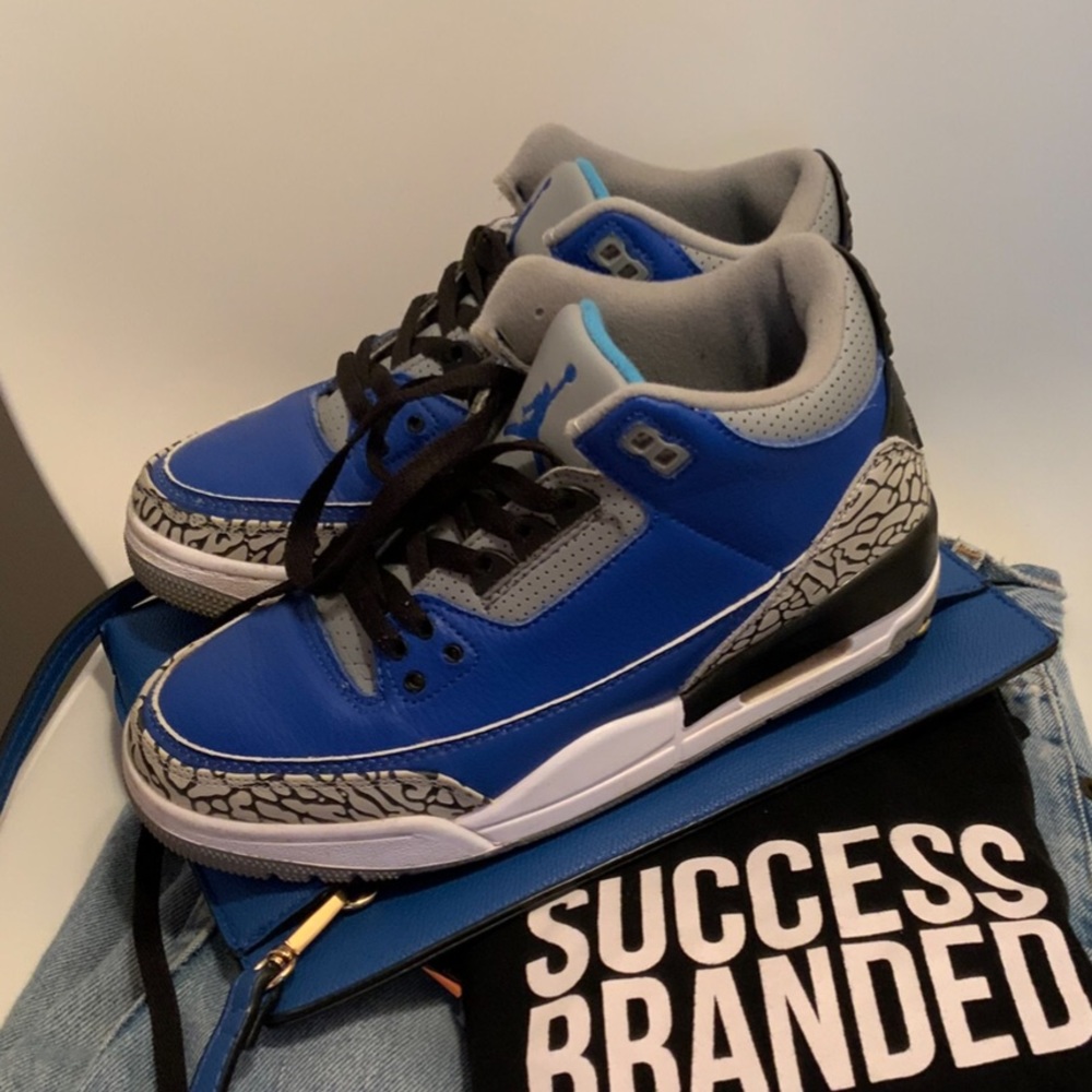 Air Jordan 3 Retro Varsity Royal blue Cement